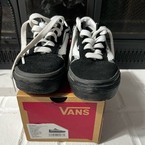 Little kid flame vans